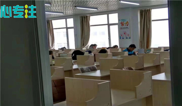在连云港寄宿考研学校如何备考？